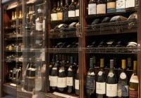 方维酒柜官方电话24小时教你<精品红酒柜价格：定制版多少钱一个？>