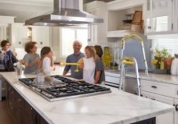 年代油烟机24H急修服务分享（抽油烟机安装高度地面标准指南）