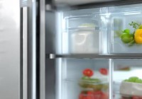 倍科冰箱贴心服务热线阐明：美的508冰箱柜子：实用大容量，轻松收纳美食佳肴