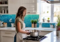 百野燃气灶维修服务热线是多少普及+燃气灶安装指南：两侧预留空间标准