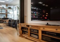 力巨人电视机预约服务热线助手阐释%楼梯下摆放电视机的实用小技巧